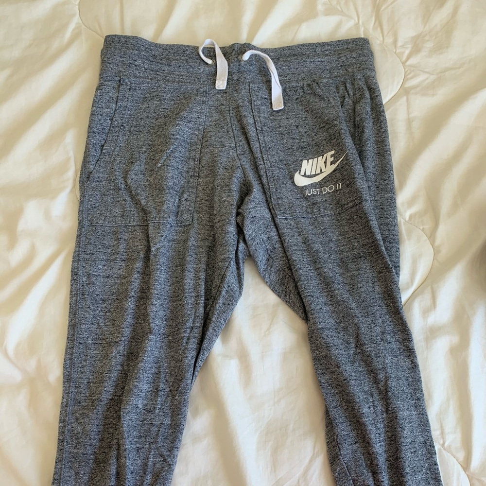 nike cropped joggers